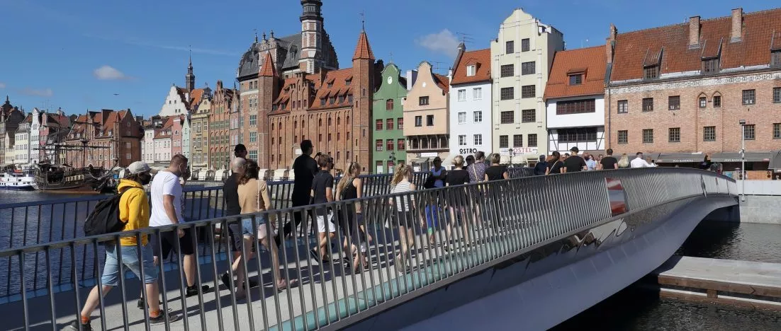 Rotating footbridge in Gdansk. An unusual connection between Granary Island and the city