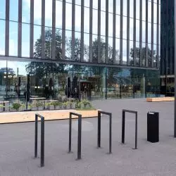 Katowice (Polska), budynek KTW. Równe i funkcjonalne nawierzchnie asfaltowe idealnie wpisują się w nowoczesną zabudowę