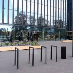 Katowice (Polska), budynek KTW. Równe i funkcjonalne nawierzchnie asfaltowe idealnie wpisują się w nowoczesną zabudowę