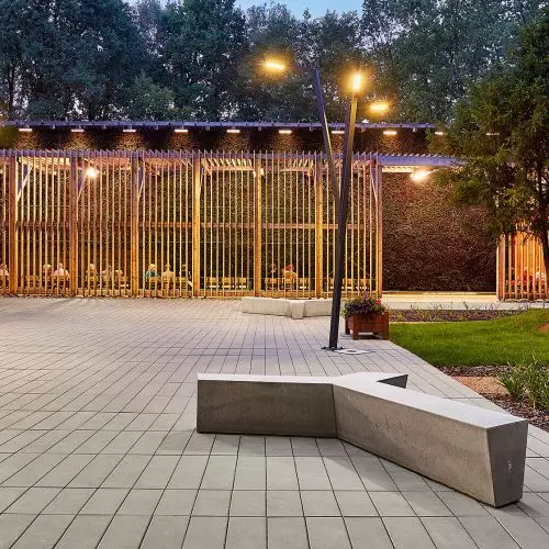 Modny beton architektoniczny – kostki, płyty i meble Bruk dla miłośników betonowego designu
