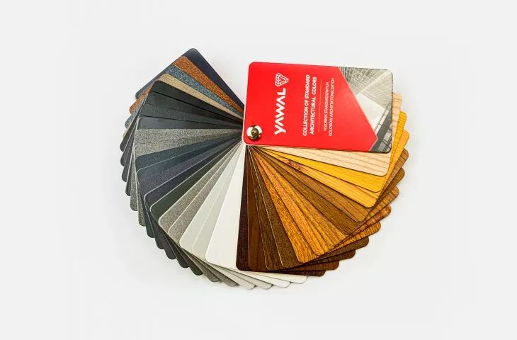 Colorful aluminum joinery as a decorative interior finishing element