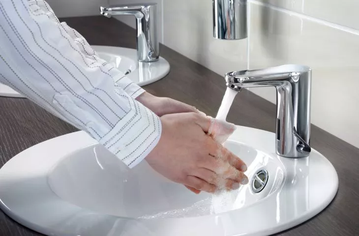 Bezdotykowe armatury sanitarne SCHELL. Higiena i zdrowie w miejscu pracy