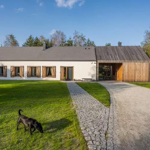 Tradition and simple solutions. Single-storey house in Lower Silesia