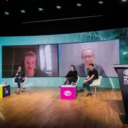 Sesja inspiracyjna. Od lewej: Małgorzata Tomczak, Agata Twardoch, na ekranie Małgorzata Bobrowska i Mariusz Kondraciuk, Małgorzata Kuciewicz, Simone De Iacobis