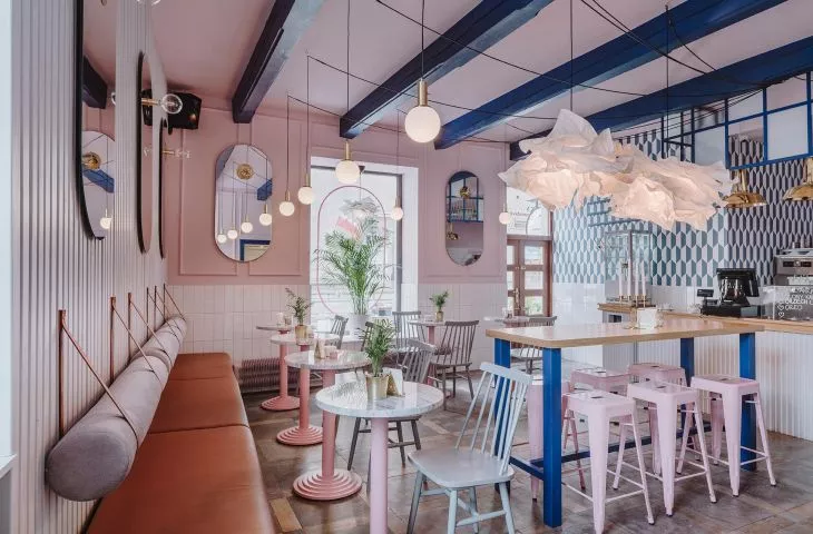 Manufaktura Przyjemnosci - one of the pinkest cafes in Poland!