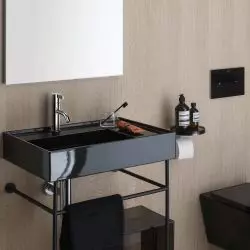 Projektanci uwielbiają czarne łazienki. Kolekcja Kartell by Laufen