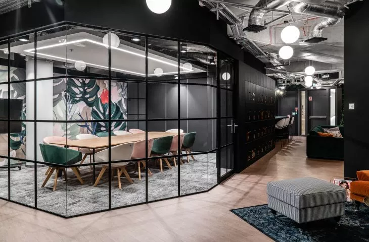 Biuro w stylu LOFT. Nowoczesne aranżacje wnętrz z wykorzystaniem ścianek szklanych