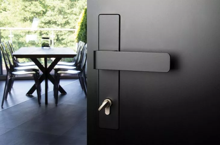 Original door hardware for home and office - what to choose?