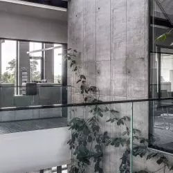 Okucia do szklanych mebli i konstrukcji, GEZE Polska, Warszawa