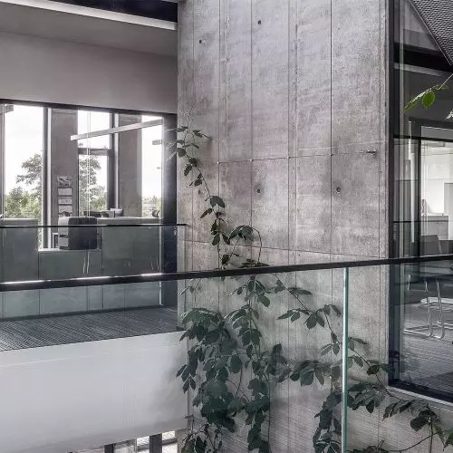 Okucia do konstrukcji szklanych we wnętrzach. Designerskie okucia dla biur i mieszkań