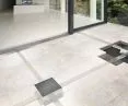 Nowoczesny system odwadniania nawierzchni na stropach - ochrona fasady przed zawilgoceniem