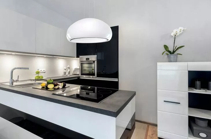 Designer and quiet kitchen hoods. Minimalism, white, gold - trends in your kitchen