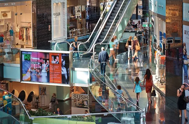 Aluminum and glass showcases and blinds, rolling grilles, unique balustrades for many applications