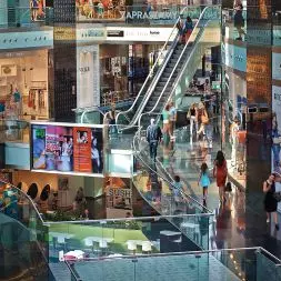 Balustrady szklane samonośne z pochwytem nierdzewnym, CH Plac Unii Warszawa