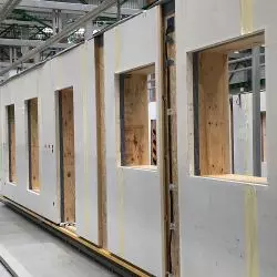 Prefabrykowany system ścian, dachów i stropów w systemie budowlanym STEICO
