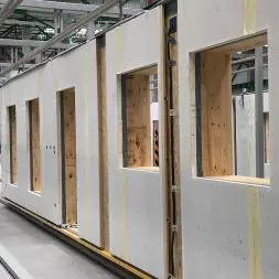 Prefabrykowany system ścian, dachów i stropów w systemie budowlanym STEICO