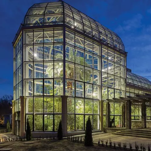 Aluminum and glass structures for construction - the art of shaping solid!