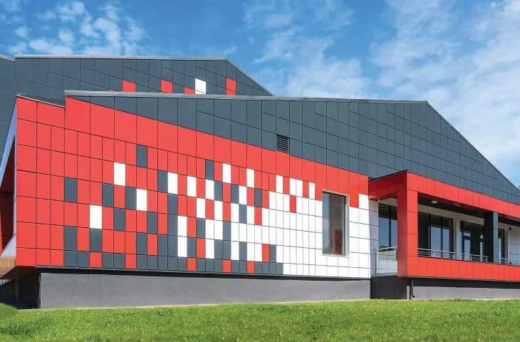 Kasetony elewacyjne – elegancka skóra budynku. Bogaty asortyment do każdego typu obiektu