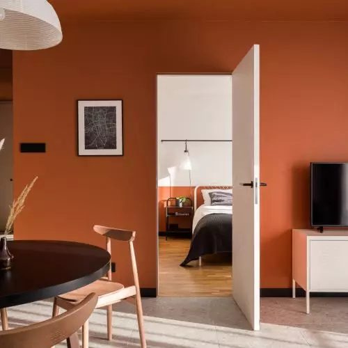Niewielkie mieszkanie z kolorowym motywem przewodnim. Projekt łódzkiego wnętrza od 3XEL Architekci