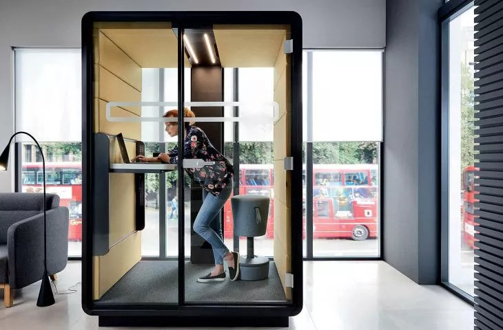 Acoustic and mobile work booths, giving employees comfort at work