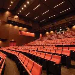 Kompleksowa aranżacja sal kinowych, teatralnych i audytoriów