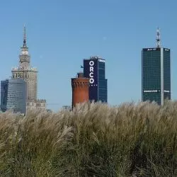 Warszawskie wieżowce widziane z terenu Filtrów Lindleya