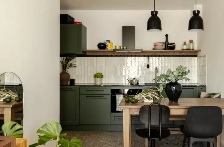 Harmonia i kontrast. Czterdziestometrowe mieszkanie w Krakowie projektu Lokal Studio