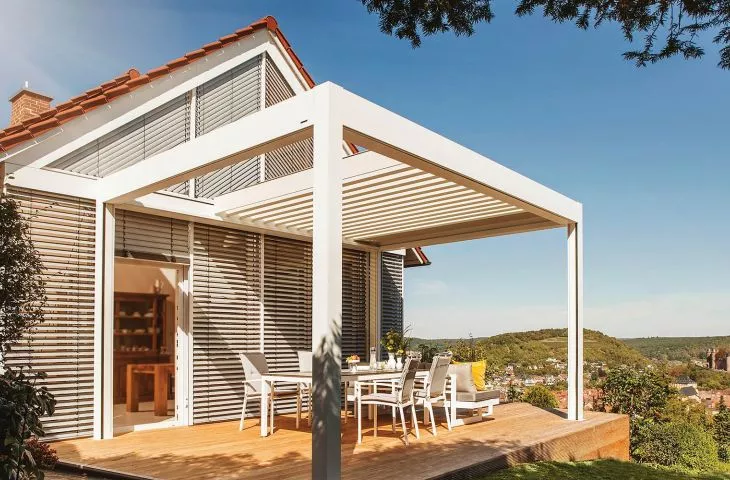 High-end sun shades (blinds, awnings, pergolas) and WAREMA Renkhoff control automation.
