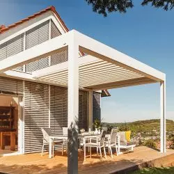 Żaluzje fasadowe skośne i pergola lamelowa Warema Lamaxa L70