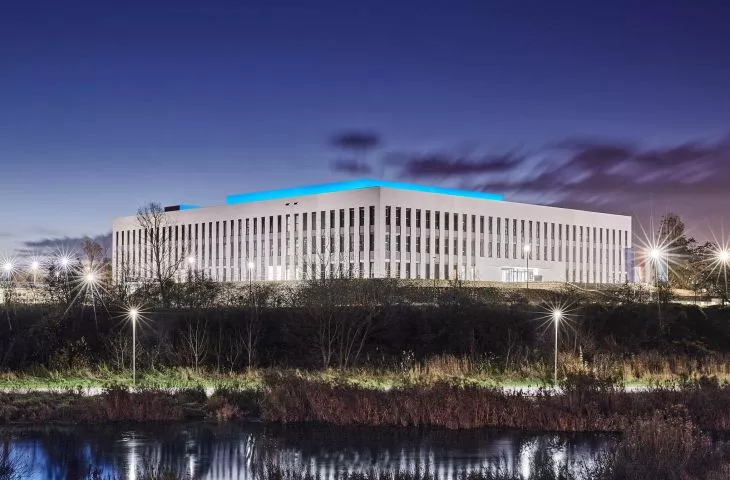 Iluminacja zewnętrzna budynku Wydziału Architektury Politechniki Poznańskiej