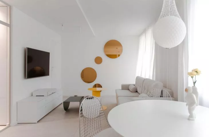 Przestronne, zaskakujące i zabawne. Wnętrze mieszkania w Katowicach projektu Keokeo Studio