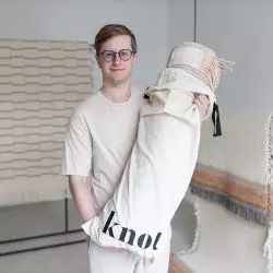 Kuba Święcicki z kolekcją KNOT