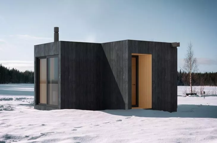 „Przestrzeń bez zbędnych i przypadkowych elementów jest piękna”. Dom z prefabrykatów projektu Tyyni Studio