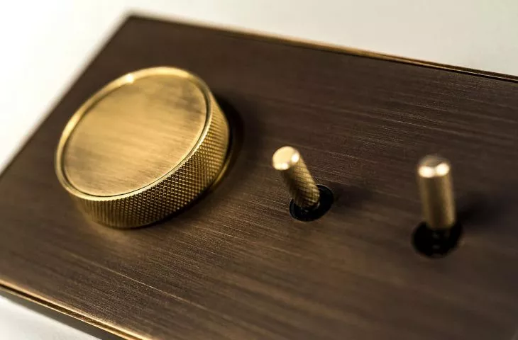 Slow design. Mosiężne dodatki we wnętrzach – modern classic, art deco i minimal