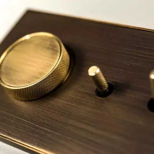 Slow design. Mosiężne dodatki we wnętrzach – modern classic, art deco i minimal