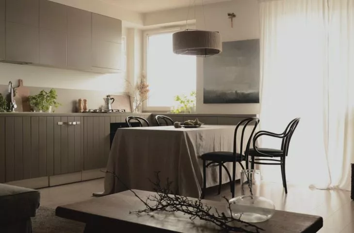 A play of light and shadow. Unusual apartment in a block of apartments in Bialystok