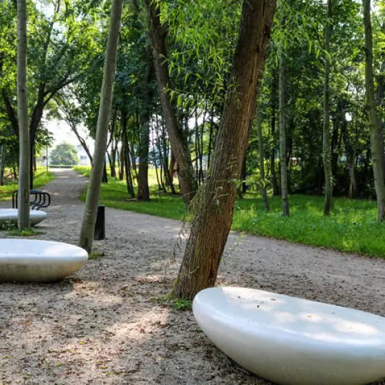 Wyróżnienie w kategorii „Przestrzeń publiczna w zieleni”, Park Pamięci Wielkiej Synagogi w Oświęcimiu, proj.: Gramar