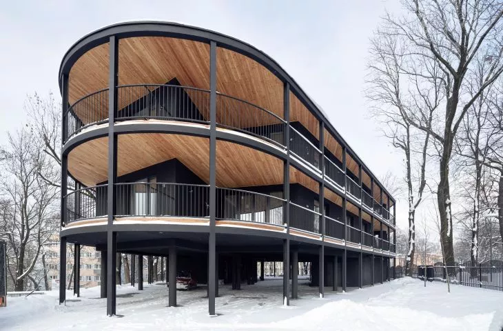 Villa Reden in Chorzów. Apartment building on the edge of the park designed by Franta Group