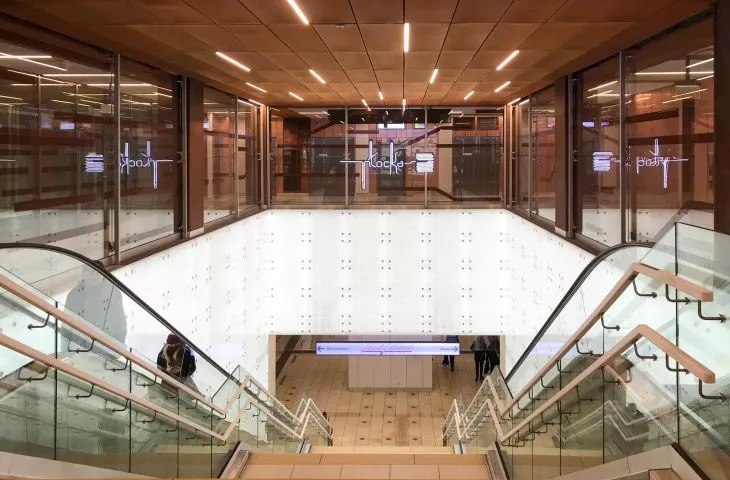 Wola subway stations and their problematic design one year after opening