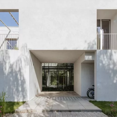 M7 house designed by MFRMGR Architects. A cube full of surprises