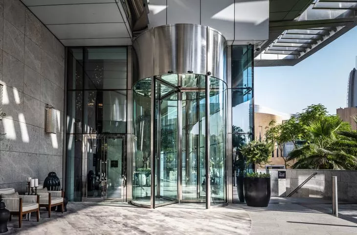 Contactless and secure access to public buildings from GEZE
