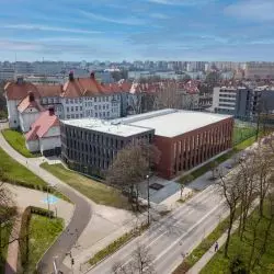 architekci chcieli wkomponować budynek w istniejącą tkankę urbanistyczną Gliwic