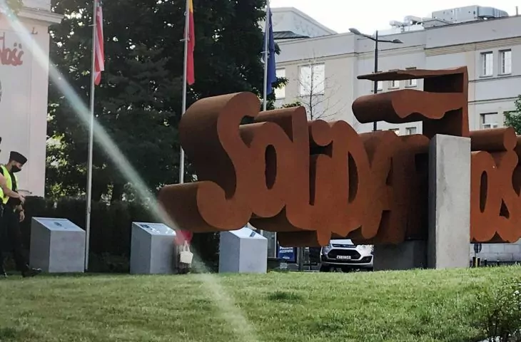 Concrete-and-rust statue of Solidarity has broken into downtown square