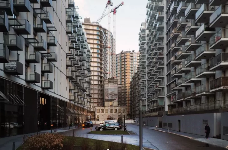 When the right to housing becomes a product