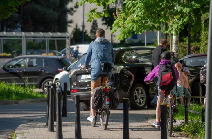 Warsaw closes streets near schools