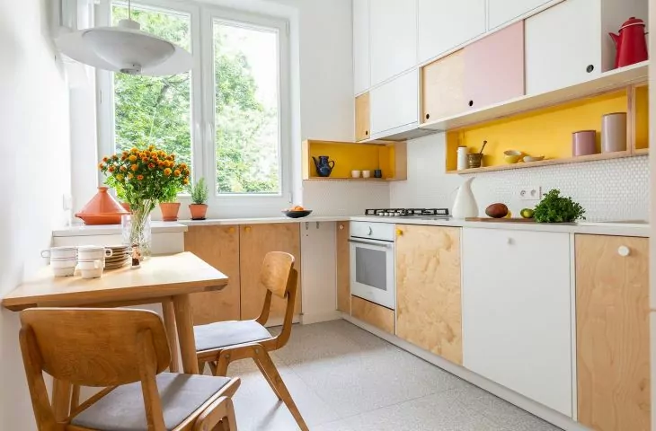 Sunrises in the kitchen. Full of color apartment in the Old Bielany district