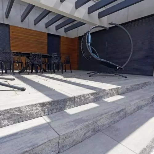 Nawierzchnie, bramy i mała architektura, otoczenie budynku