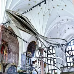 Kraken Oskara Zięty pod sklepieniem Dworu Artusa