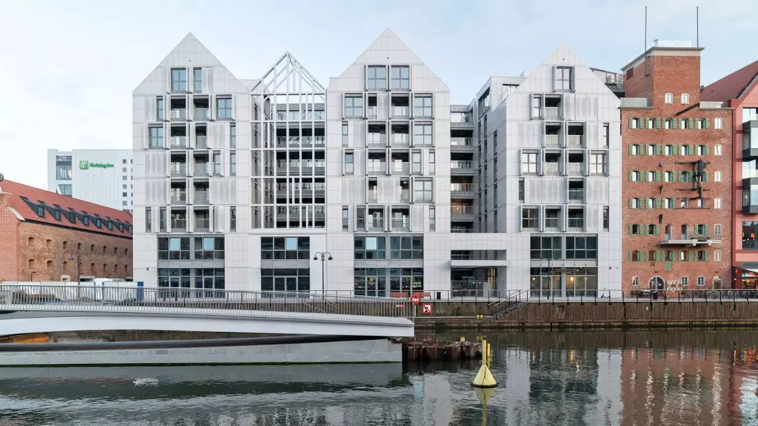 Budynek Apartamentowy Granaria na Wyspie Spichrzów w Gdańsku: elewacja z ceramiki – terrakota architektoniczna fot.: Hunter
Douglas
Architectural