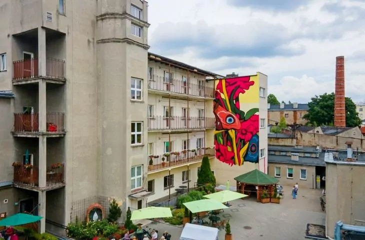 Wyjątkowa prospołeczna inicjatywa w Łodzi. Na ścianie DPS-u powstał mural, który współprojektowały pensjonariuszki
